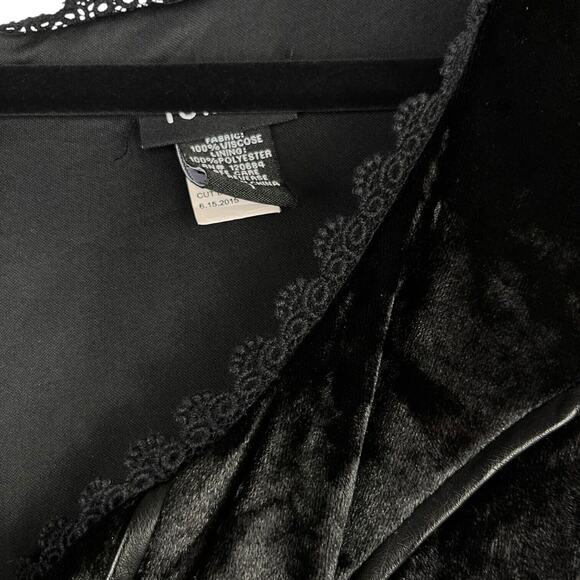 Crushed Black Velvet Corseted Gothic Dress Black Eyelet Trim Torrid Size 1 ~ 1X - Picture 5 of 14